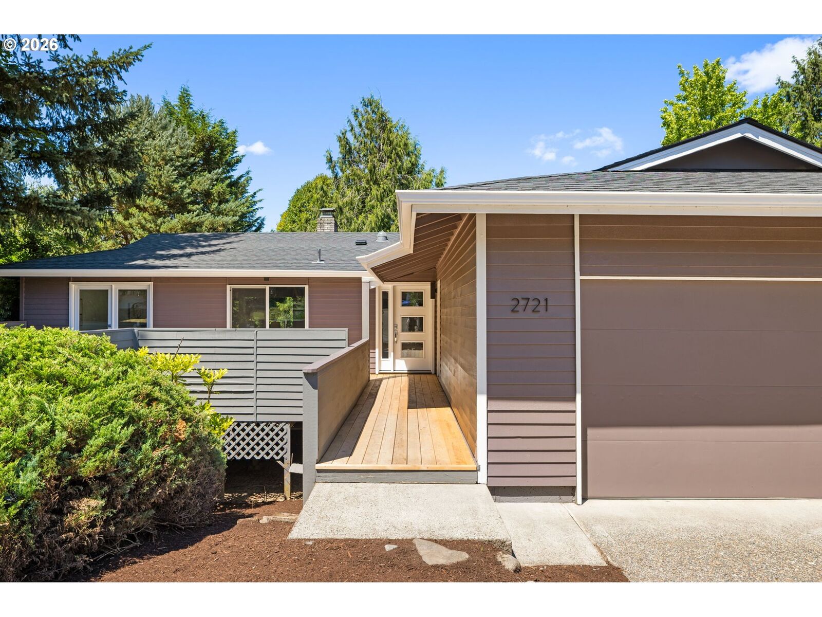 Property Photo: 2721 SW Plum Ct OR 97219
