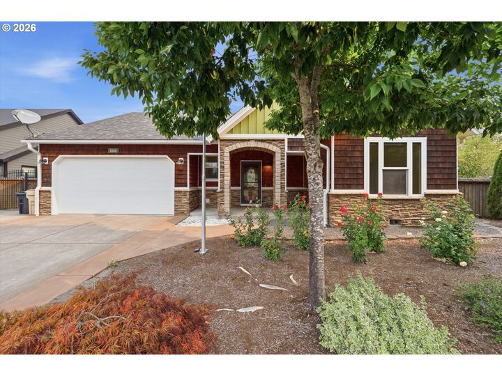 Property Photo:  1282 SE Academy St  OR 97338 