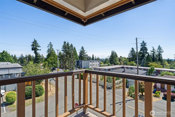 Property Photo:  15525  6th Avenue SW 14  WA 98166 