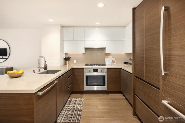 Property Photo: 583 Battery Street 516N WA 98121