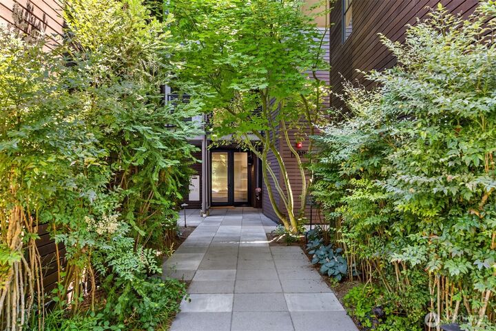 Property Photo:  998 NE Vineyard Lane J101  WA 98110 