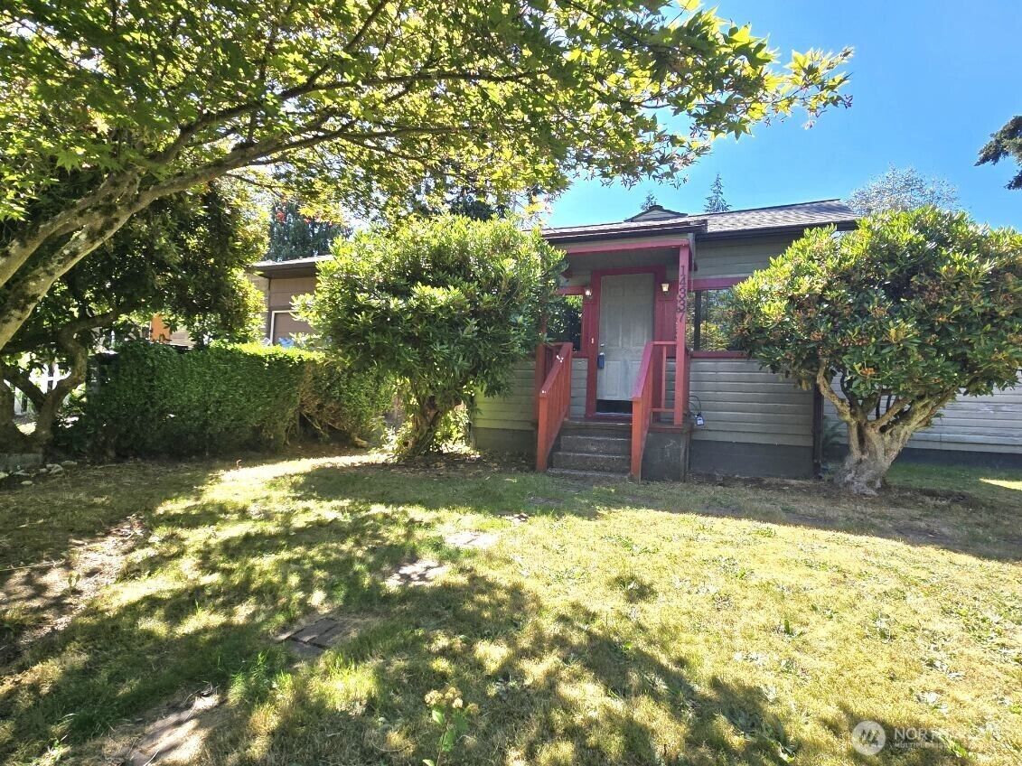 Property Photo: 14337 Burke Avenue N WA 98133