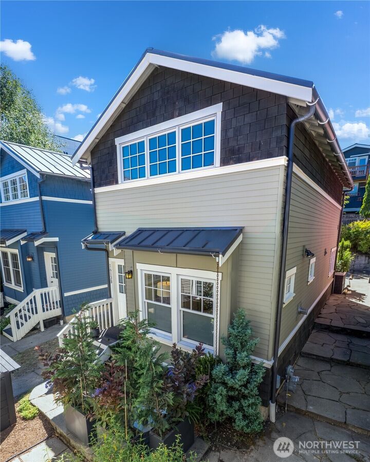 Property Photo: 1613 21st Avenue B WA 98122
