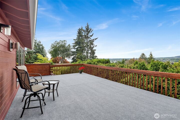 Property Photo:  1225  Verona Street  WA 98229 