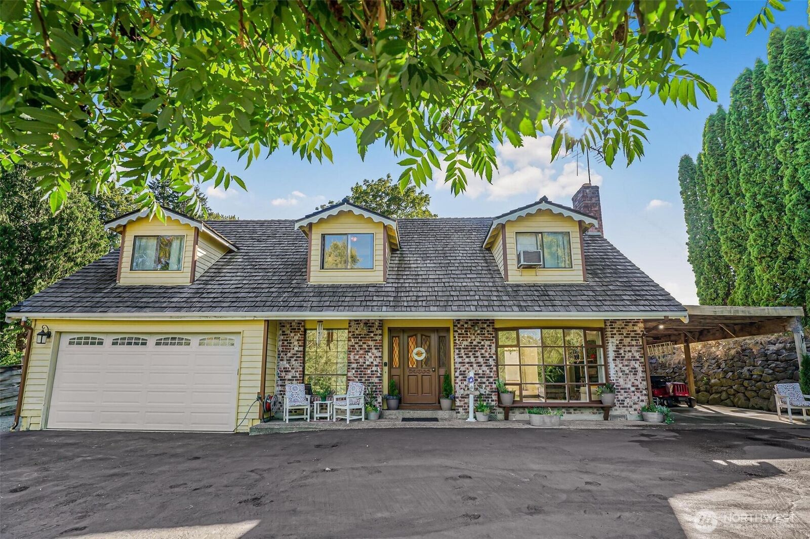 Property Photo: 15255 206th Avenue SE WA 98059