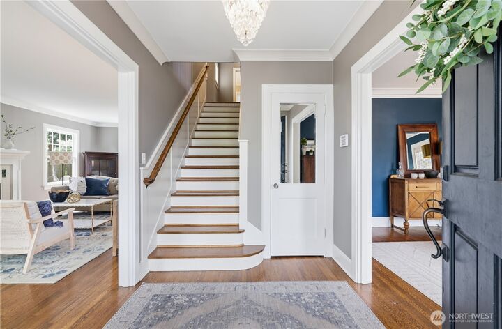 Property Photo:  3127  Broadway  E  WA 98102 