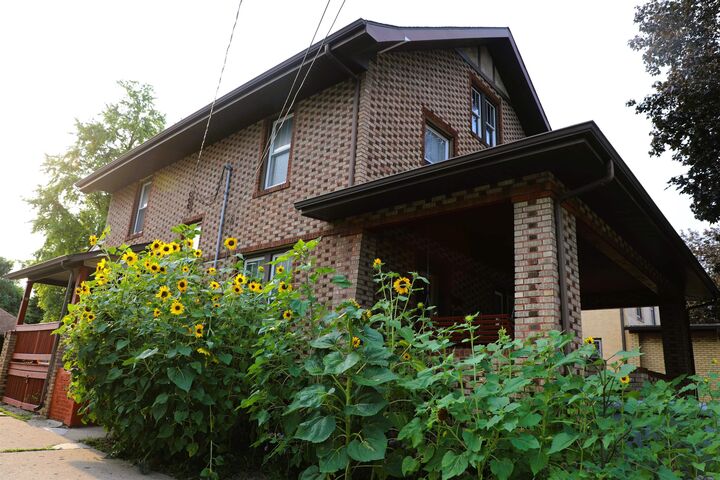 Property Photo:  812 S Locust Avenue  IL 61032 