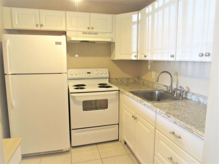 Property Photo: 214 Berkshire K FL 33417