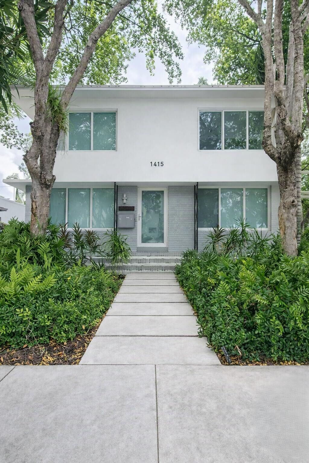 Property Photo:  1415 SE 2nd Street 3  FL 33301 