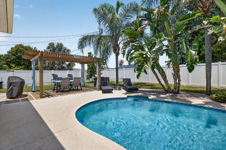 Property Photo:  709 SW Jacoby Avenue  FL 34953 