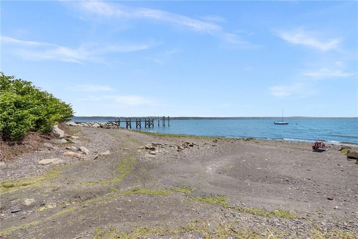 Property Photo:  10 Johnnycake Lane  RI 02871 
