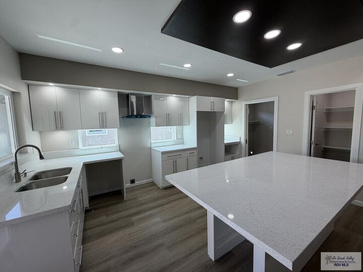 Property Photo:  324 Liberty Cir  TX 78586 