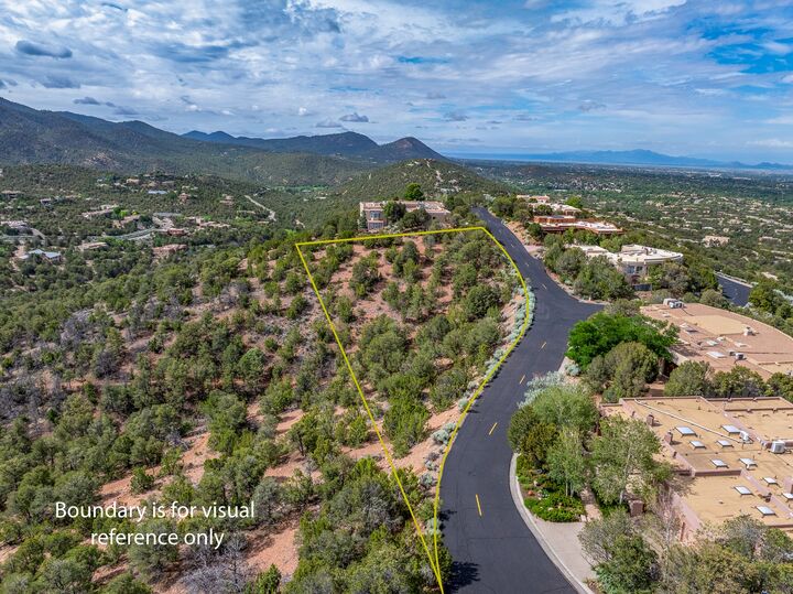 Property Photo: 850 Vista Canada Lane NM 87501