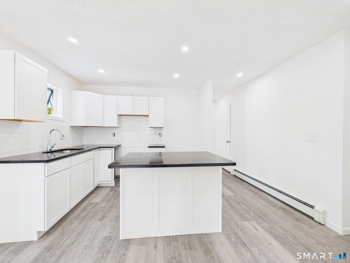 Property Photo:  25 Dewitt Street 2  CT 06519 