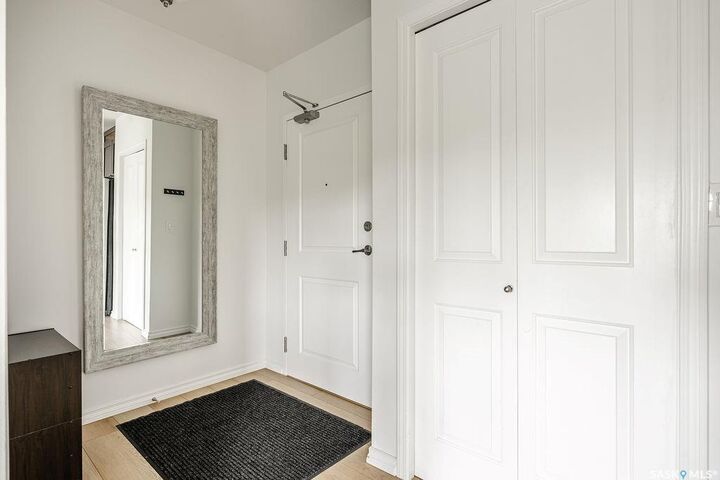 Property Photo:  902 Spadina Crescent E 409  SK S7K 0G8 
