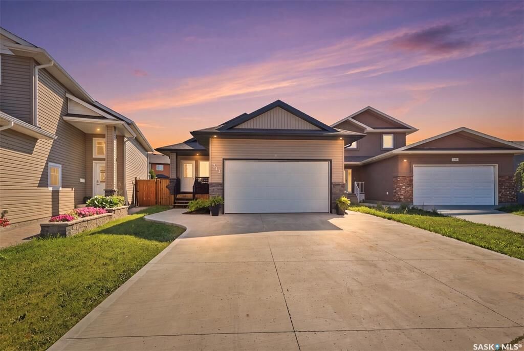 Property Photo:  311 Lehrer Manor  SK S7R 0L4 