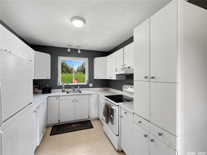 Property Photo: 513 Main Street SK S0M 2Y0