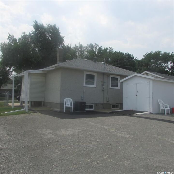 Property Photo: 1240 10th Avenue E SK S4N 0J2