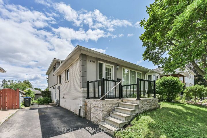Property Photo:  1728 Pickmere Court  ON L4X 1Z4 