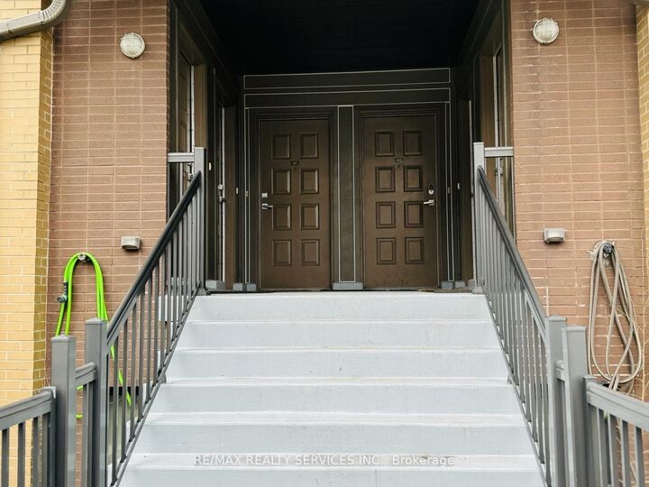 Photo de la propriété: 639 Lawrence Avenue W 321 ON M6A 1A9