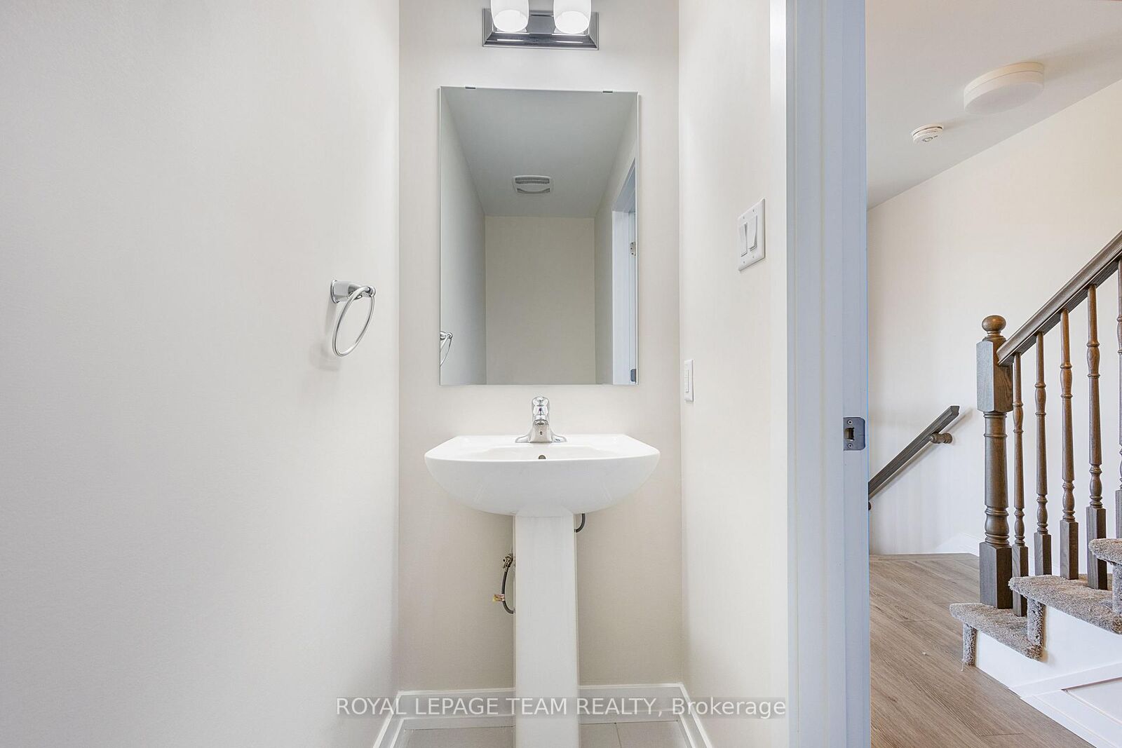 Property Photo:  946 Chapman Mills Drive  ON K2J 7P4 