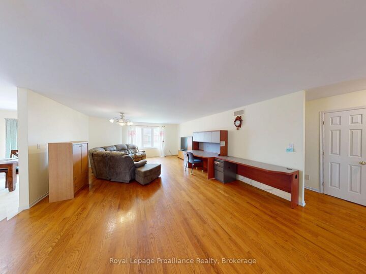 Property Photo: 17 Sumac Terrace ON K8N 5X4