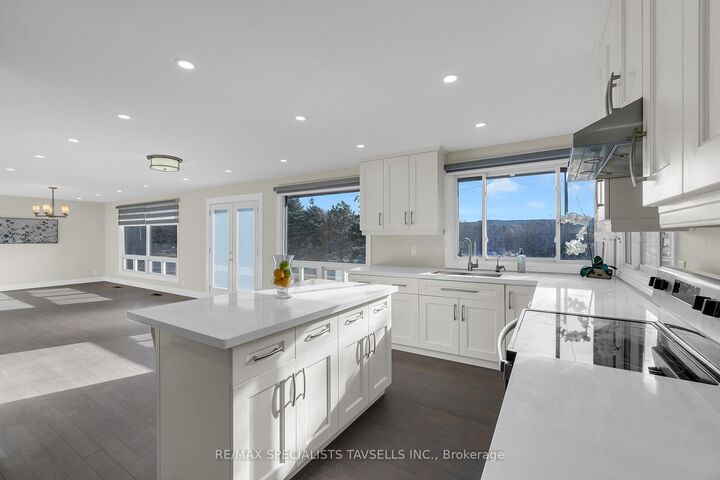 Property Photo: 16045 Hurontario Street ON L7C 2E5