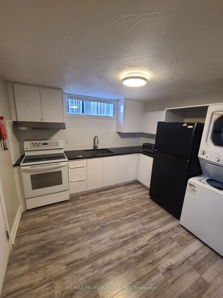Property Photo:  1176 Alexandra Avenue Basement  ON L5E 2A5 