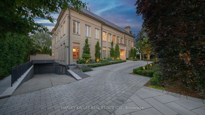 Property Photo: 139 Dunvegan Road ON M5P 2N8