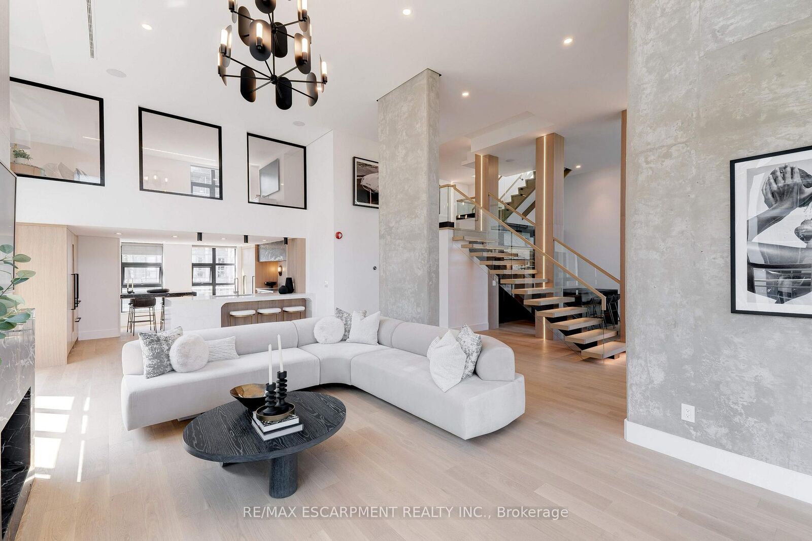 Property Photo: 20 Niagara Street Ph1 ON M5V 3L8
