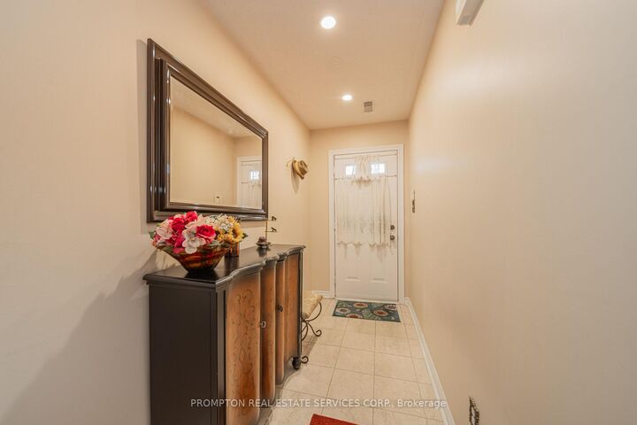 Property Photo: 25 Routliffe Lane ON M2N 0A5
