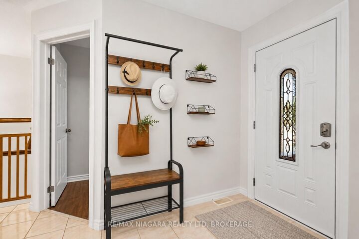 Property Photo: 17 Jackson Court W ON L3C 7G2