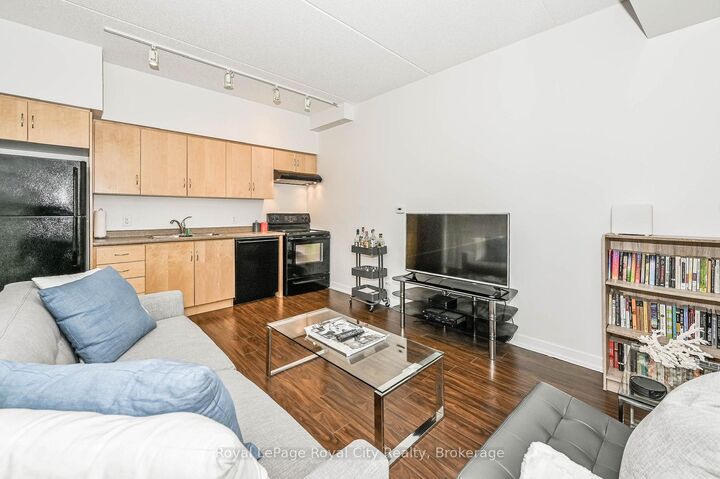 Property Photo:  5 Gordon Street 211  ON N1H 4G8 