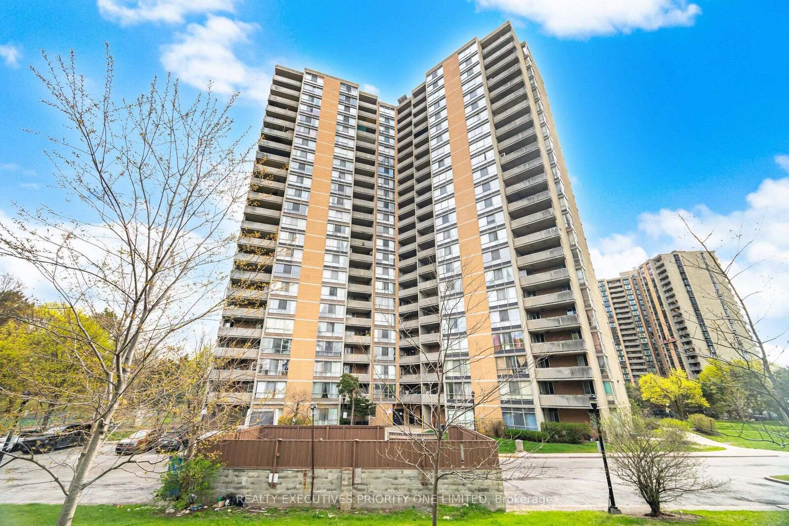 Property Photo: 10 Martha Eaton Way 1802 ON M6M 5B3