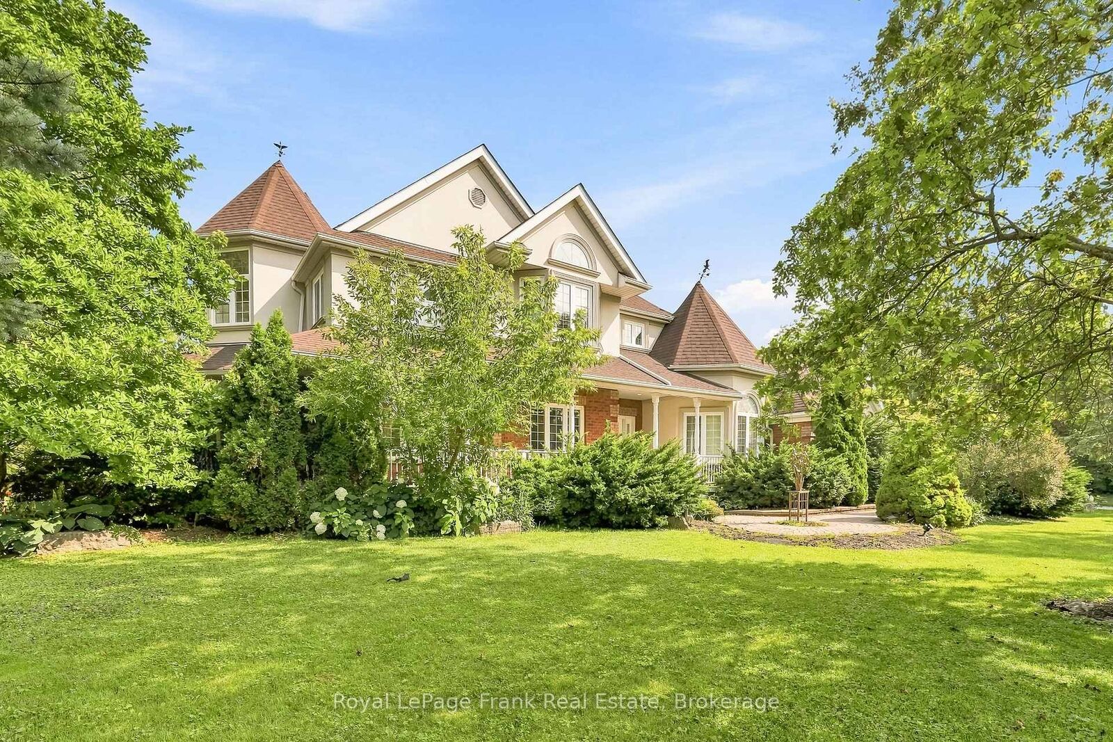 Property Photo: 2 Wilson House Drive ON L0B 1A0