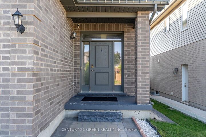 Property Photo:  2824 Doyle Drive  ON N6M 0G7 