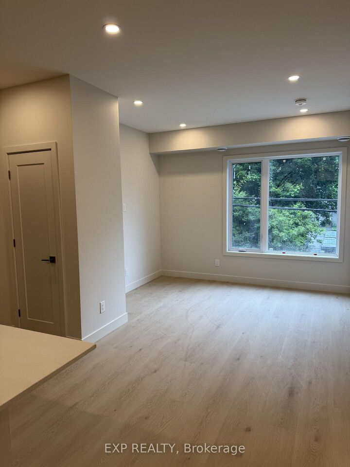 Property Photo:  1301 Dorchester Avenue 4  ON K1Z 8E8 