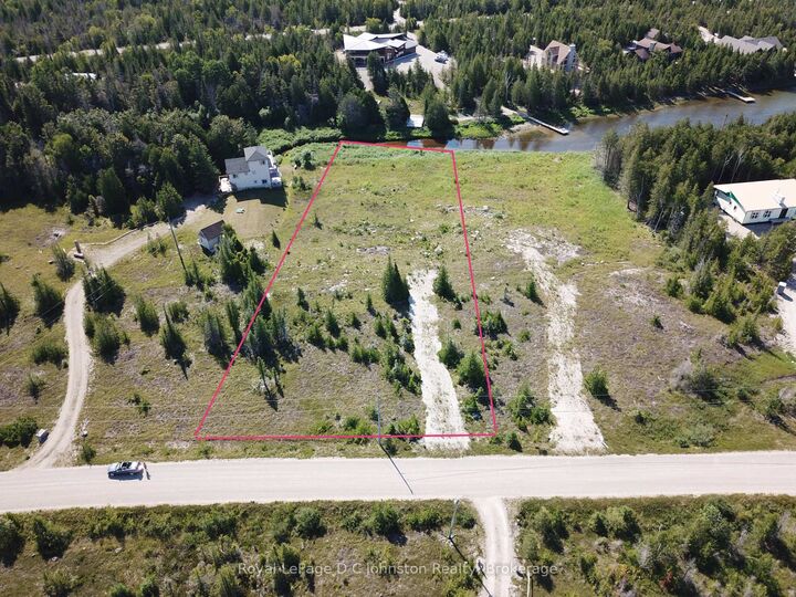 Property Photo: 17 Bay Shore Ave. N. Avenue ON N0H 2R0