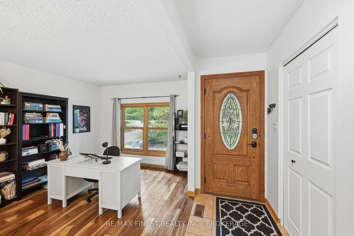 Photo de la propriété: 1465 Middle Road ON K7L 5H6