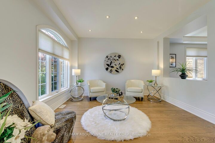 Property Photo: 2380 Woodcrest Drive ON L6M 4S2