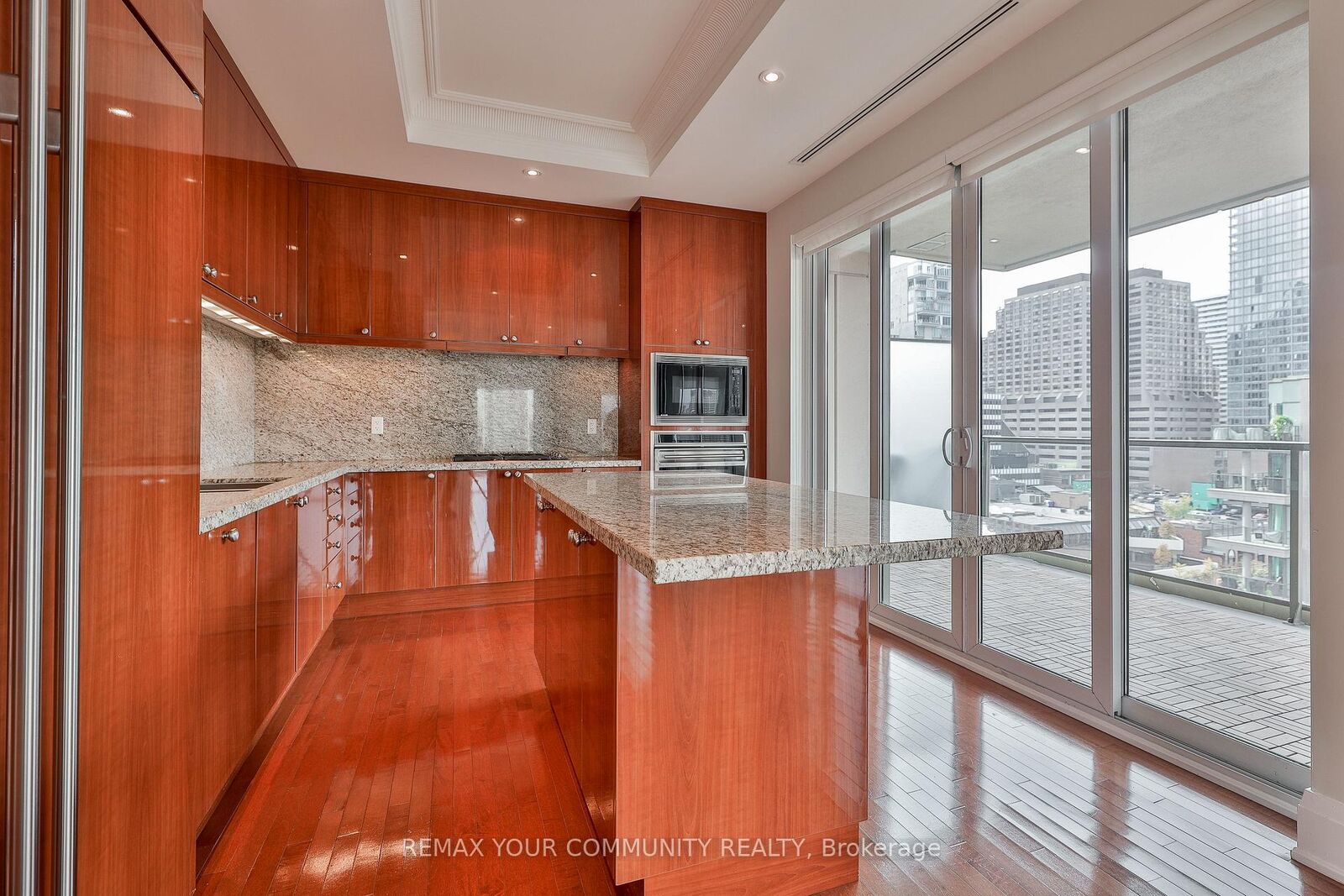 Property Photo: 80 Yorkville Avenue 802 ON M5R 2C2