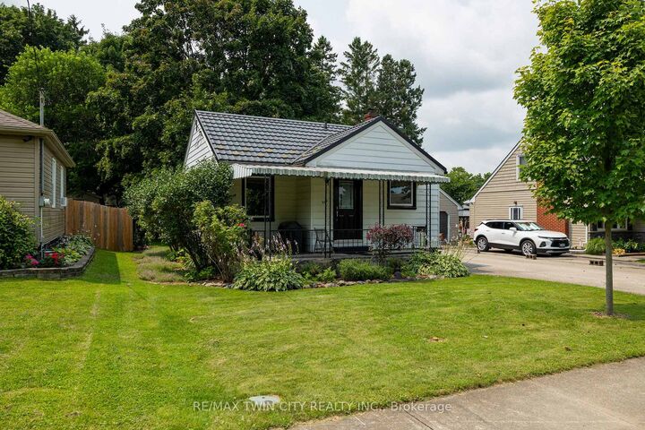 Property Photo:  260 Robinson Street  ON N4S 3B9 