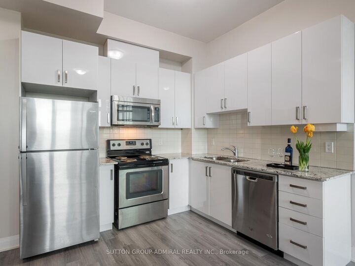 Property Photo:  2900 Highway 7 N/A 512  ON L4K 0G3 