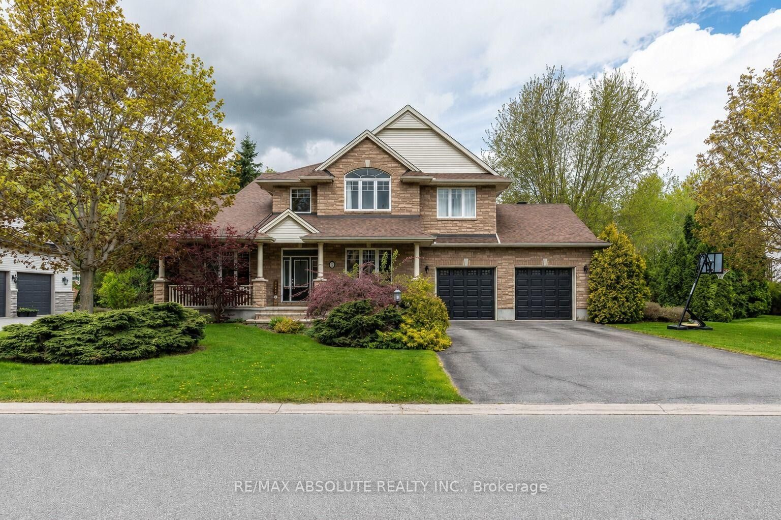 Property Photo: 26 Cypress Gardens ON K2S 1W6
