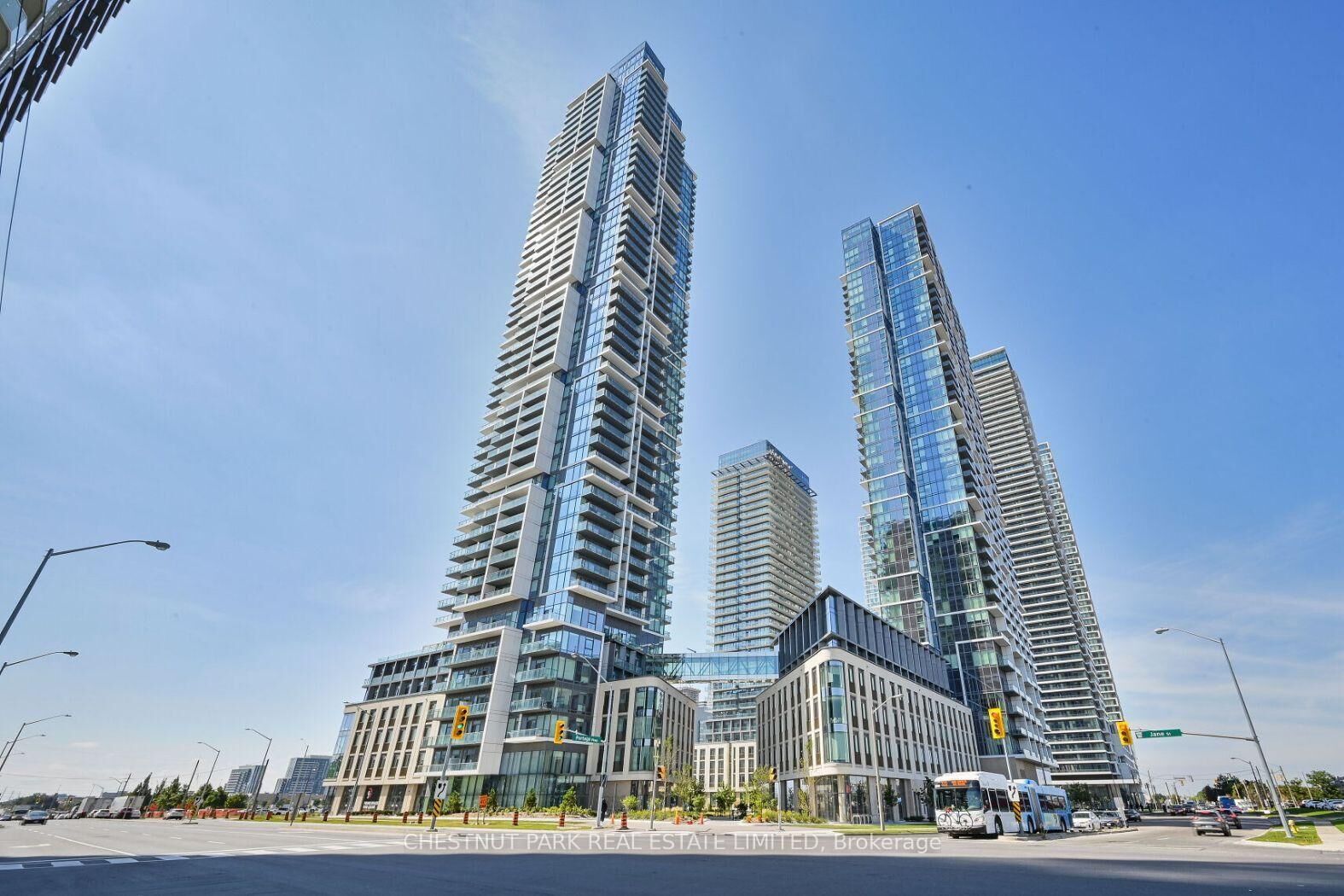 Property Photo:  1000 Portage Parkway 2206  ON L4K 0L1 