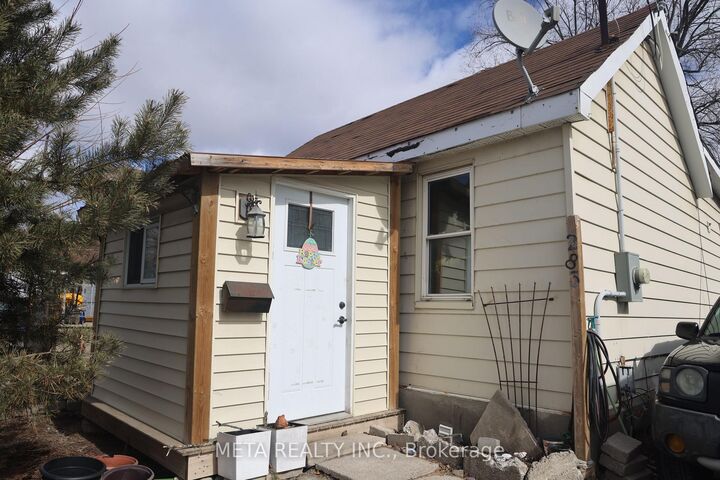 Property Photo: 283 Park Road S ON L1J 4H4