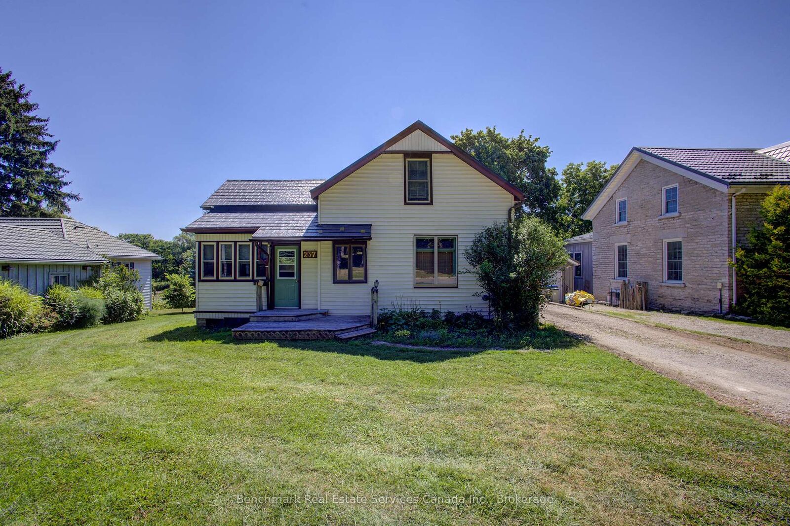 Property Photo: 237 Thomas Street ON N4X 1C2