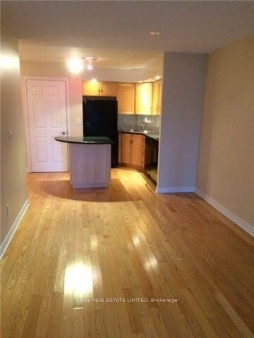 Property Photo: 250 Wellington Street W 1128 ON M5V 3P6