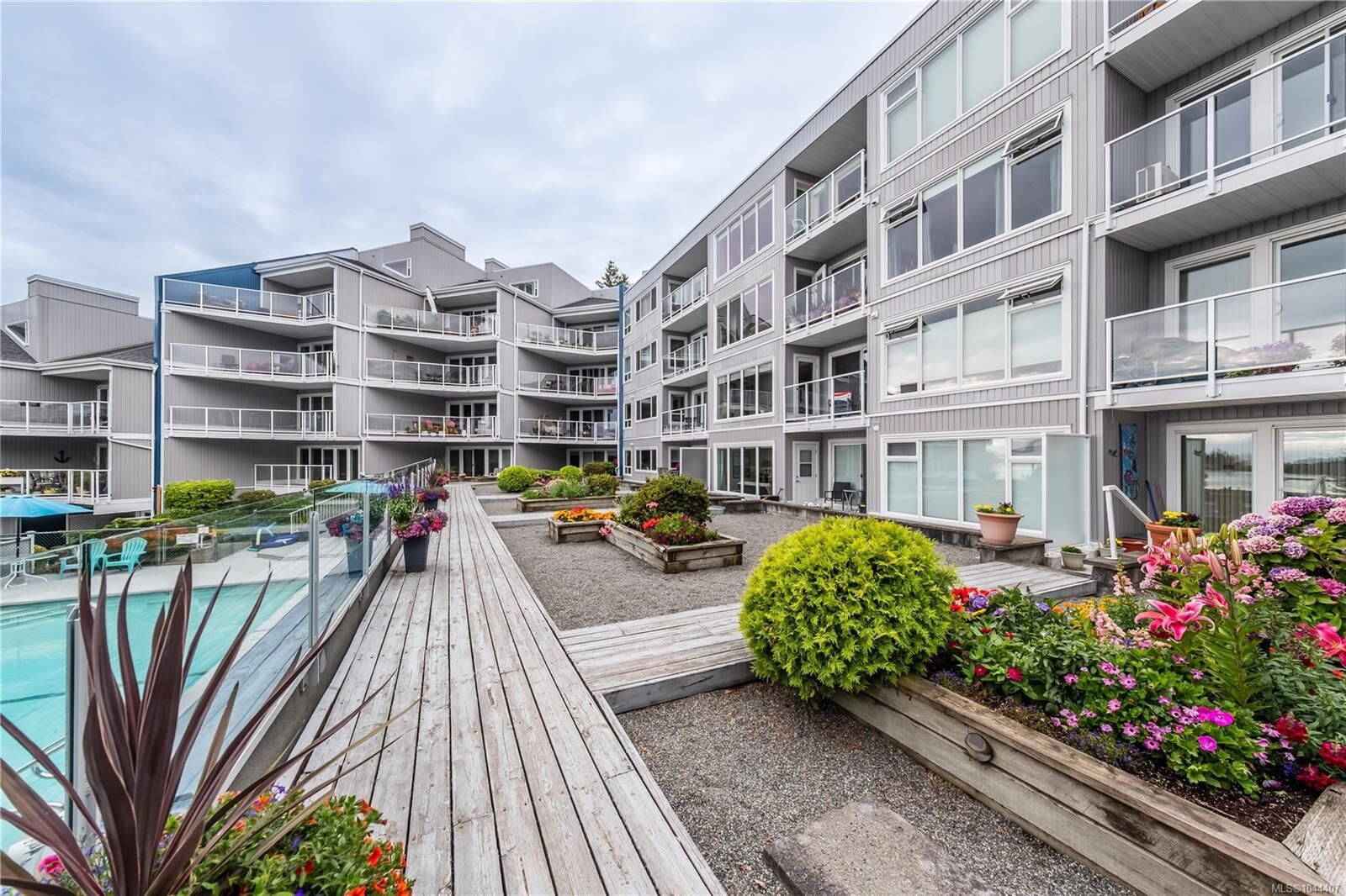 Property Photo:  2562 Departure Bay Rd #112  BC V9S 5P1 