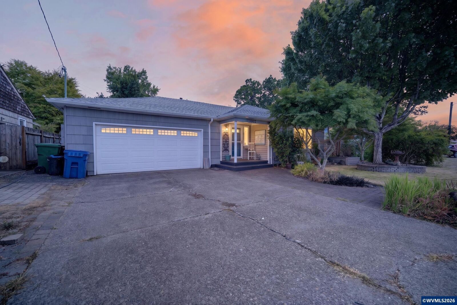 Property Photo:  1032 23rd St NE  OR 97301 